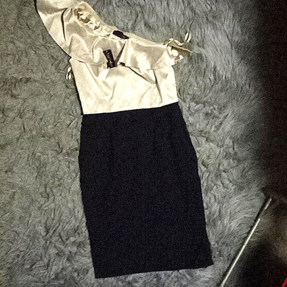 White House/Black Market Dress. Size 2,Gold top - black bottom. New with tag